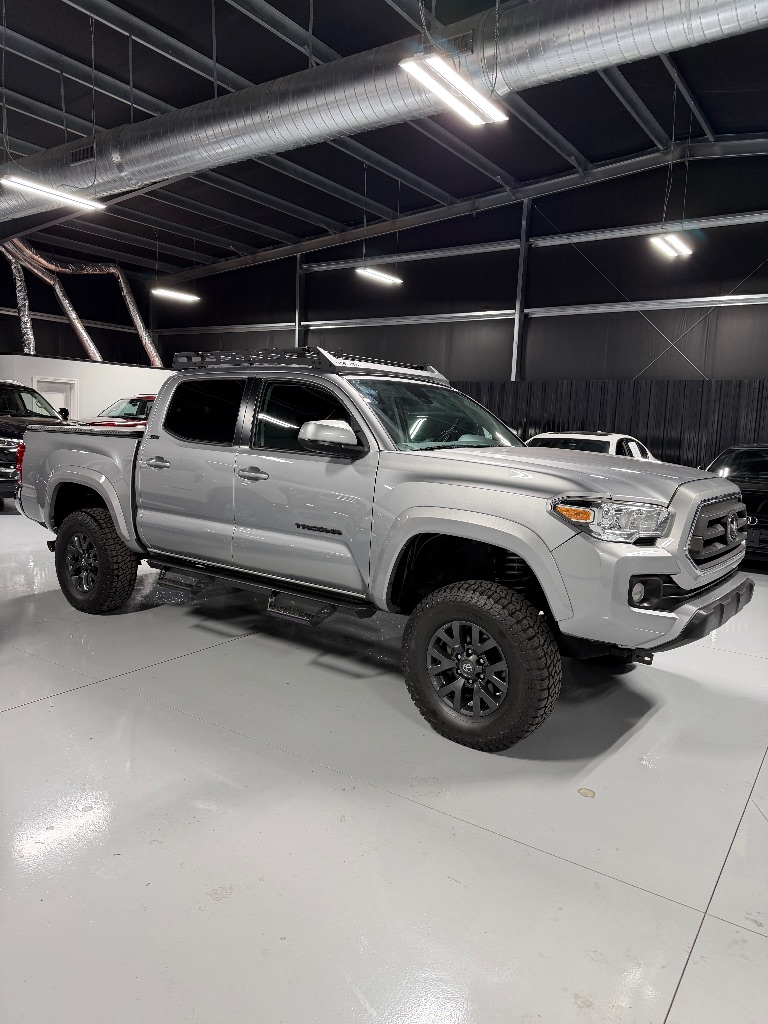 2020 Toyota Tacoma SR5's photo