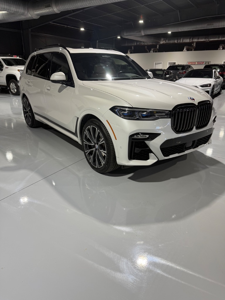 2022 BMW X7 M50i's photo