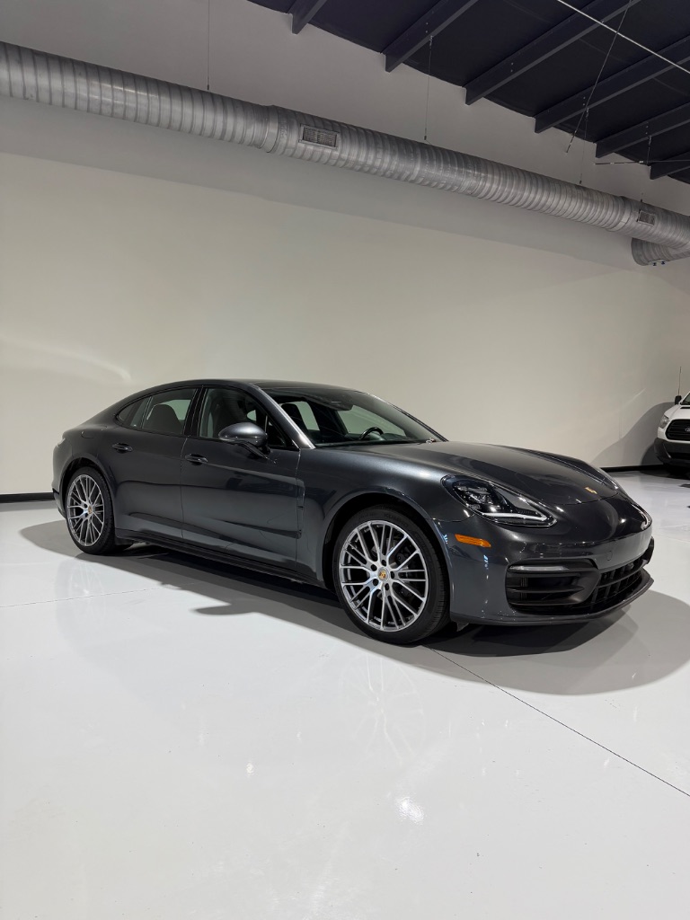 2022 Porsche Panamera 4's photo