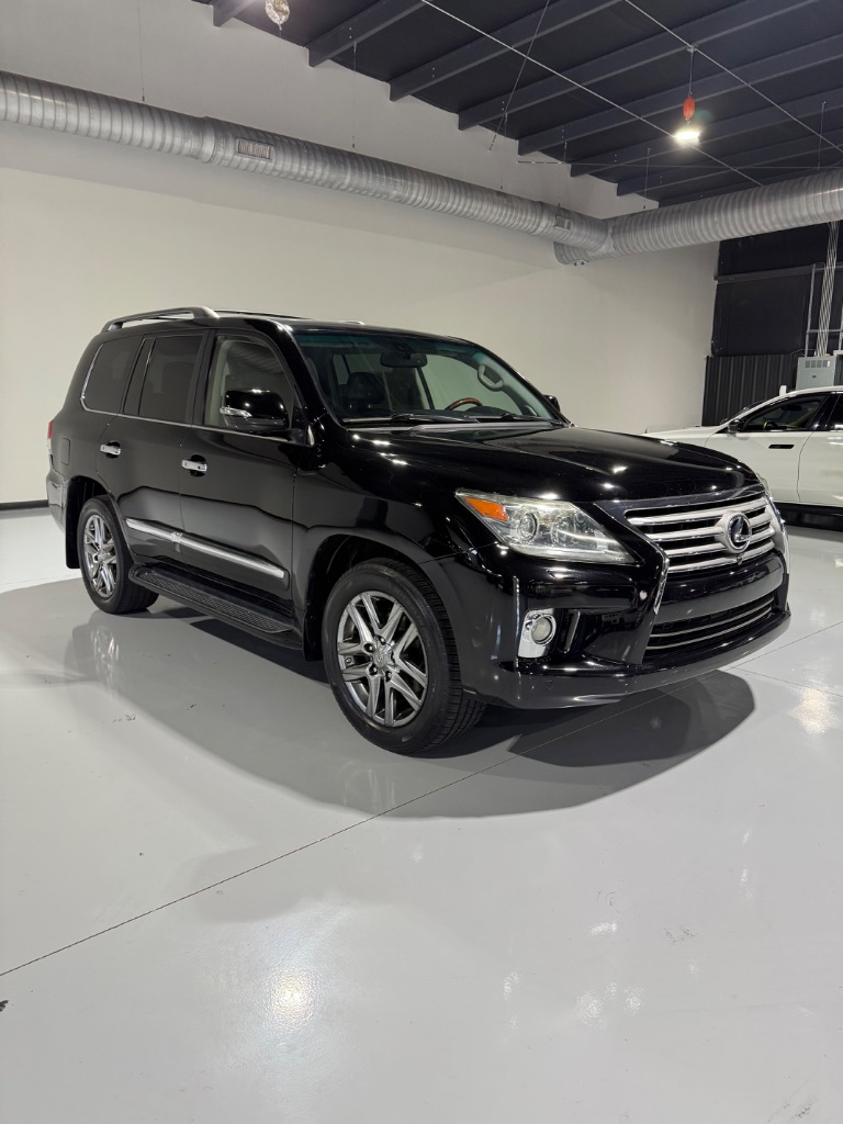 2013 Lexus LX 600 570's photo