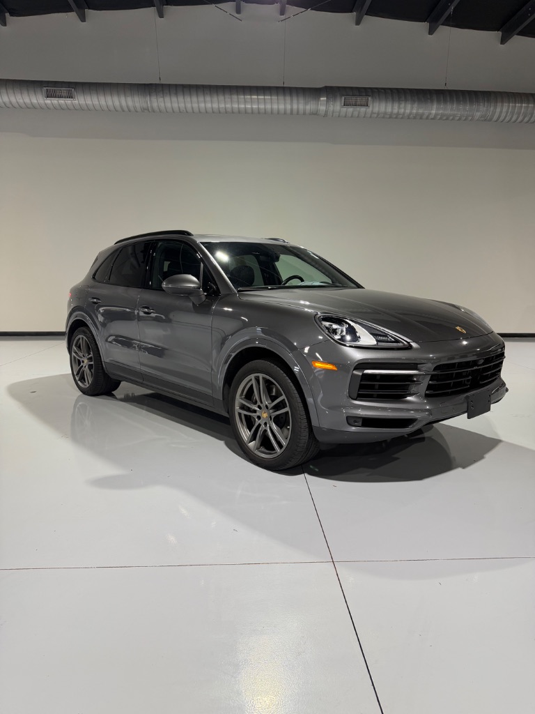 2023 Porsche Cayenne Platinum Edition's photo